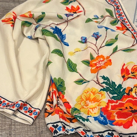 Flying Tomato Cream Floral Blouse~ STUNNING - Picture 3 of 9